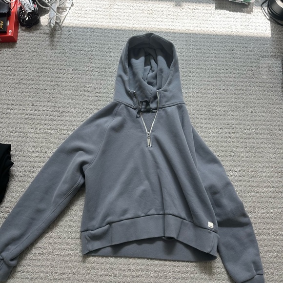 Vuori Tops - Vuori Sweatshirt